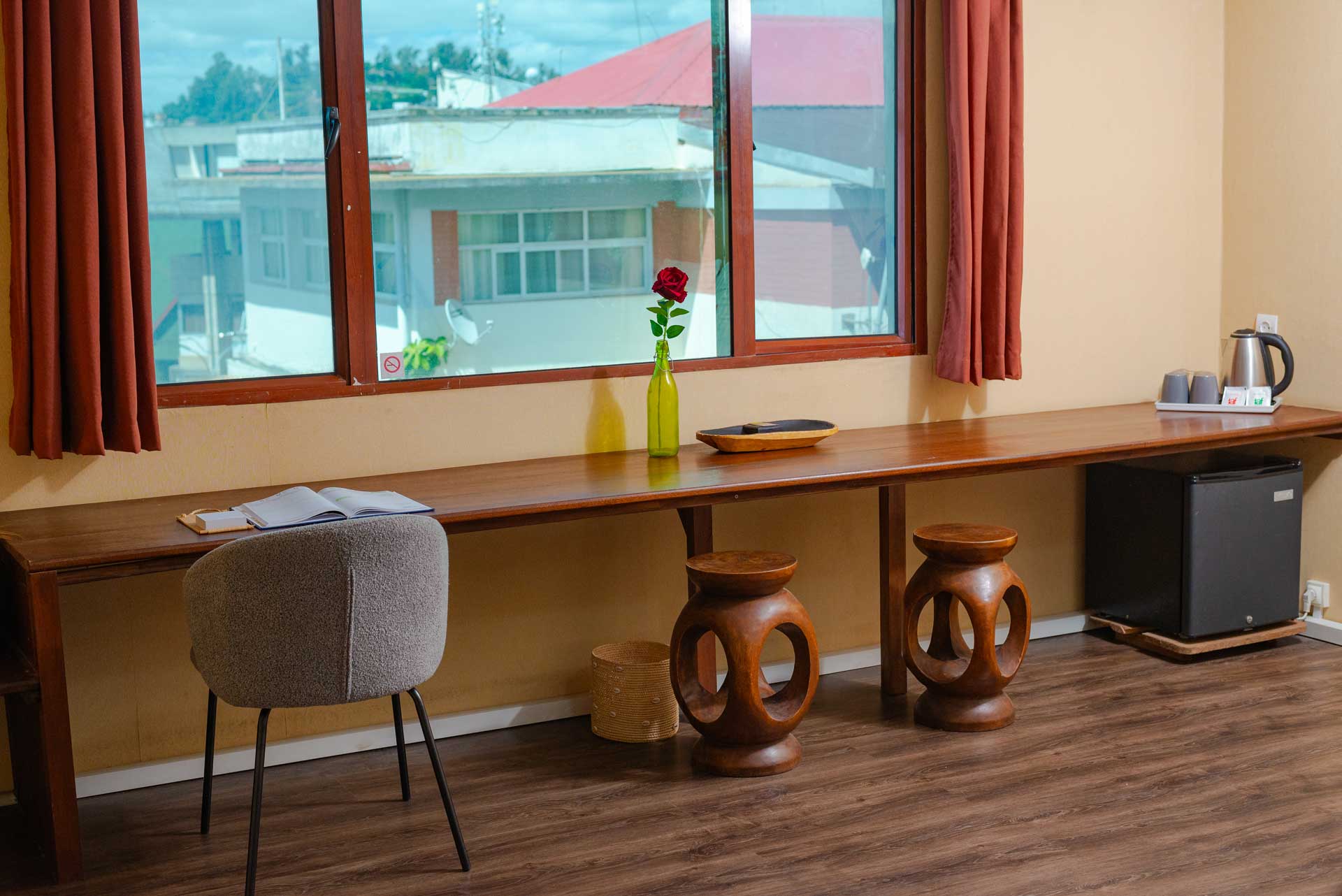 Chambre double deluxe à Antaninarenina avec un bureau spacieux