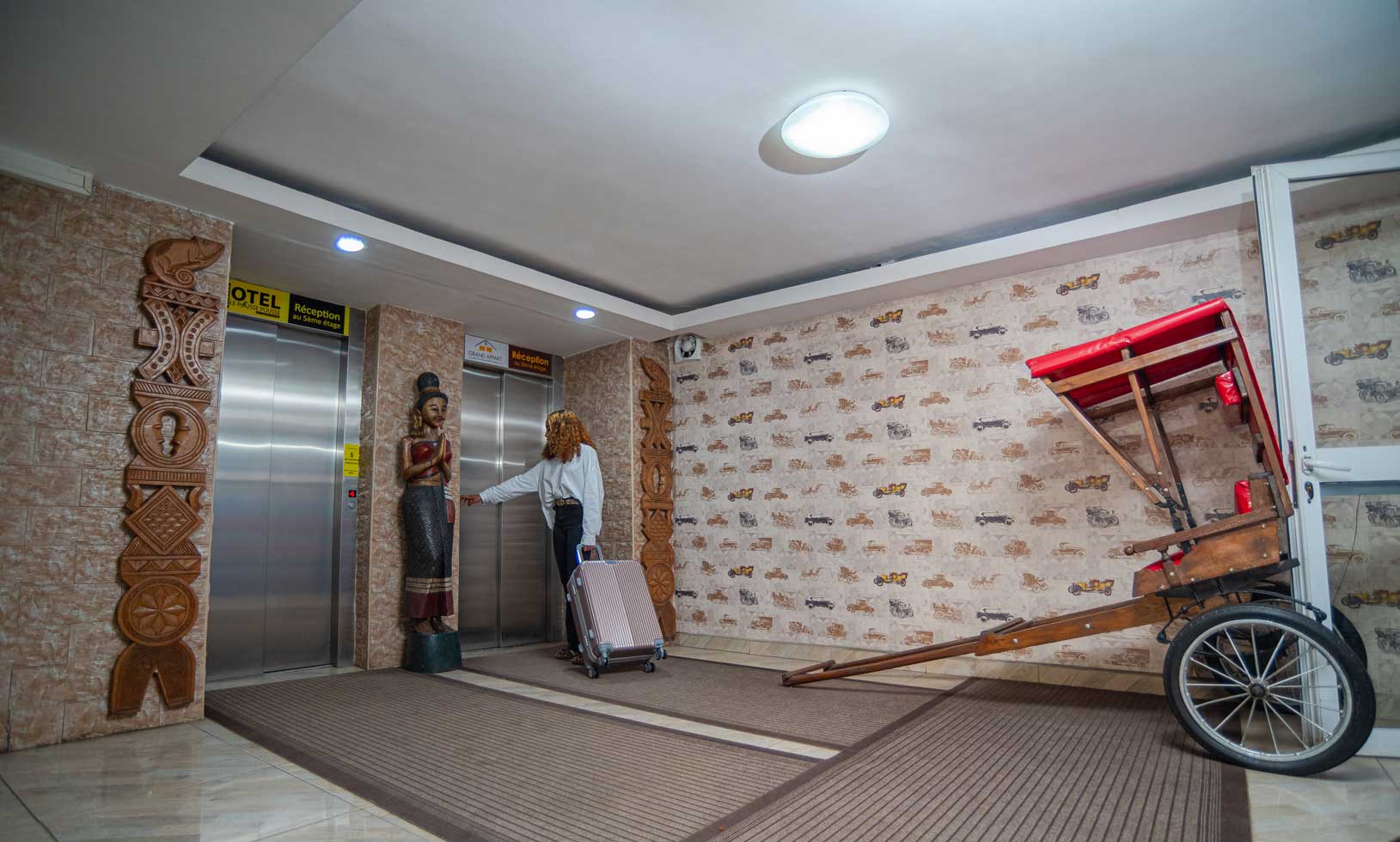 Couloir d'accés d'ascenseur Hotel le Pousse Pousse à Antaninarenina